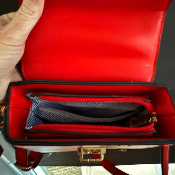 “Coquette” retro red/white/gold faux leather bag - Picture 3 of 3